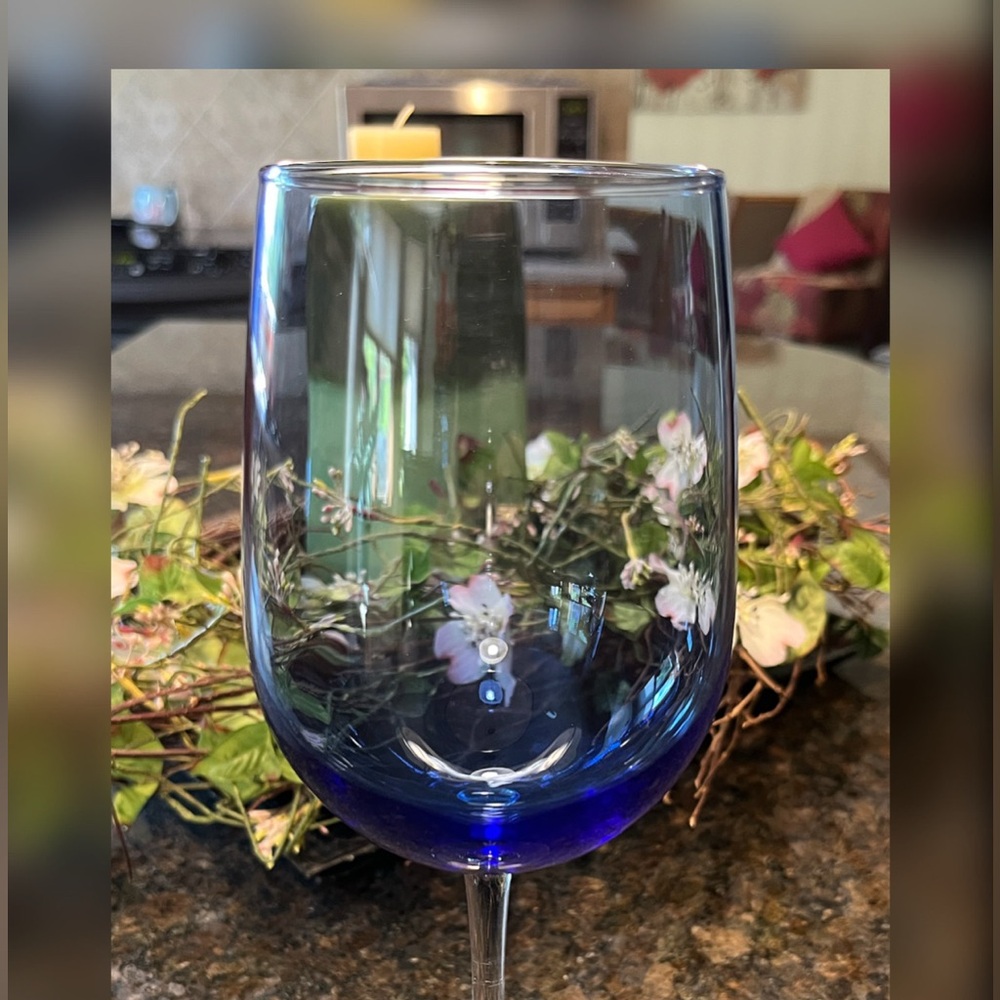 Block Crystal Cobalt Blue Wine Glasses ( pair) - Picture 2 of 4